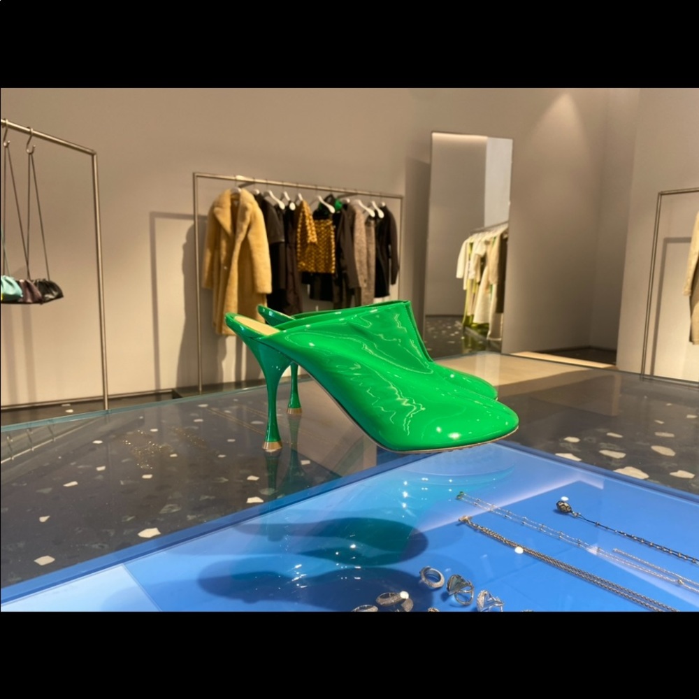 🚨Stolen🚨Bottega Veneta Dot mules